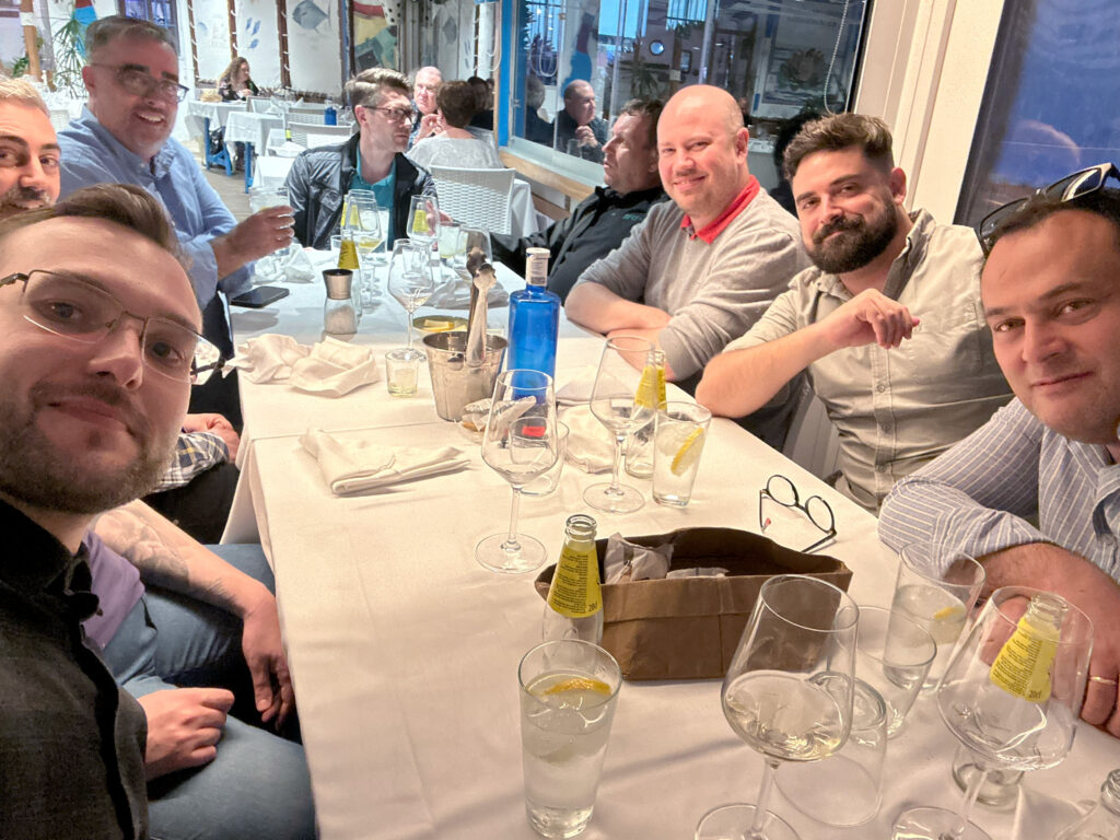 WATA Factory und CertLex stärken ihre technologische Zusammenarbeit und die Beziehung zwischen ihren Entwicklungsteams bei einem traditionellen Essen in Jerez de la Frontera.