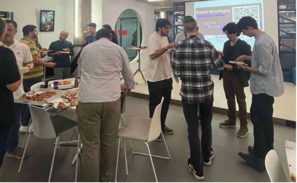Networking zwischen Fachleuten und Technologieentwicklern im Anschluss an die Vorträge des GDG Jerez in der WATA Factory, Jerez de la Frontera.