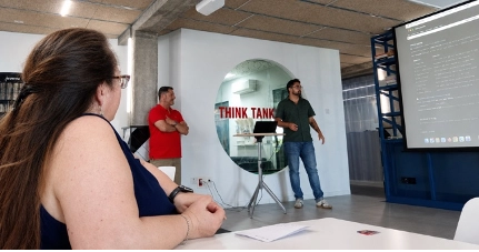 Final presentation at Ibérica Labs where the team shares the conclusions drawn from experimentation with artificial intelligence and new development processes.
